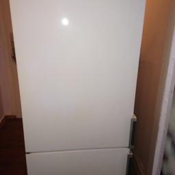 Älterer Kühlschrank mit Gefrierfach funktioniert noch