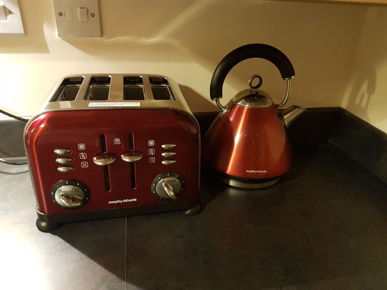 Morphy Richards red toaster and kettle in LS28 Leeds for £10.00 for