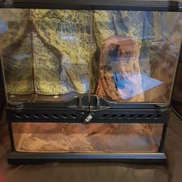Used but good condition 

Will need a dust down as it's been in storage

W x 30cm

D x 30cm

H x 32cm

Ideal for a juvenile cresty, frogs, and other climbing type reptile