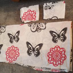 Gorgeous black and pink flower and butterfly design king size quilt cover with 2 matching pillowcases vgc. Buyer collects from wgc.