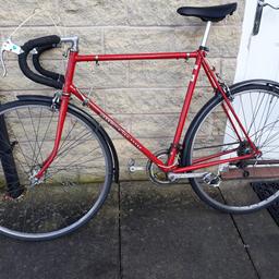 25 inch road bike with 10 speeds, it's been well looked after.
I'll answer more questions where I can.