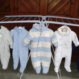 All 3-6mths. FROM LEFT TO RIGHT.
CHUNKY FLUFFY CREAM WITH EARS ON HOOD WITH FITTED FEET. £5:99.
LIGHT BABY BLUE WITH BOBBLES EARS ON HOOD. FITTED FEET TURN BACKCUFFS (GLOVES) £5
CHUNKY THICK BLUE/WHITE STRIPED FIITTED FEET. £5:99
DISNEY CREAM UNISEX WINNIE THE POOH AND TIGGER WITH FITTED FEET. £5