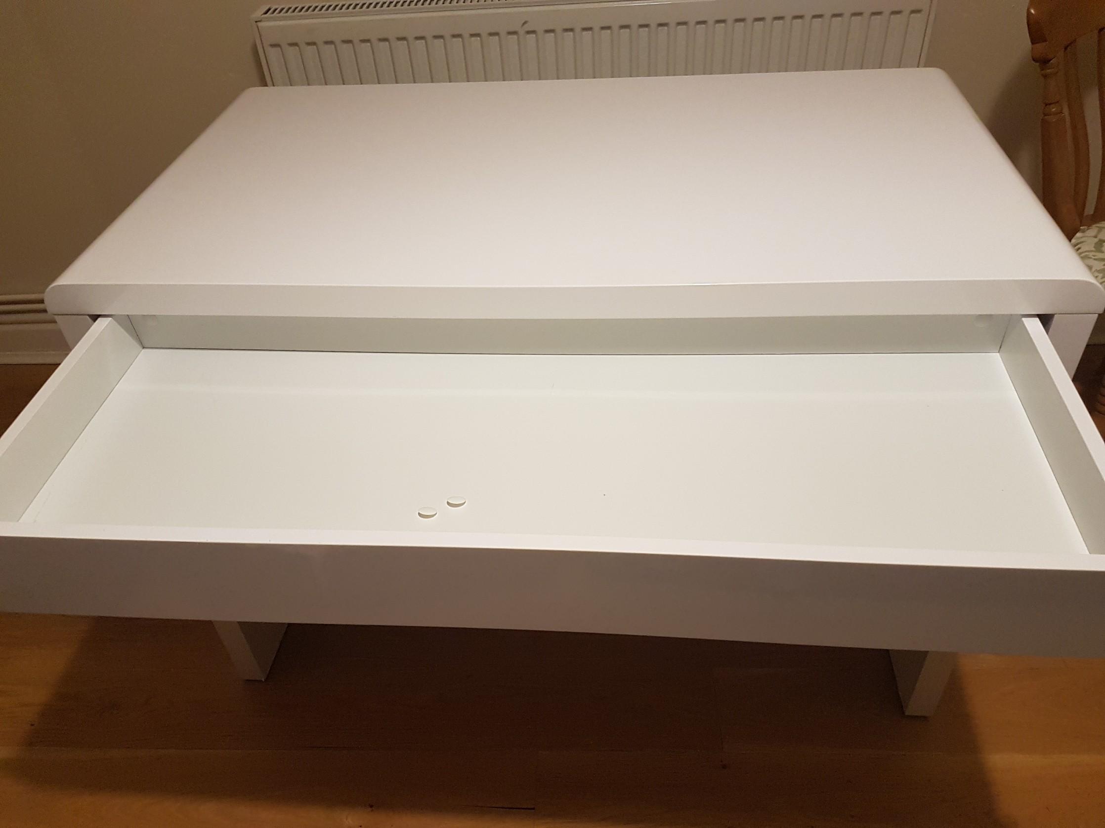 Luxor Gloss Desk with Hidden Drawer in HP6 Chiltern für 40,00 £ zum