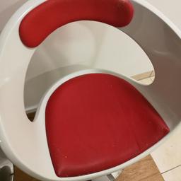 Verkaufe 4stk Esszimmer Stühle.

Leider ist das rote Kunstleder durch eine Katze verkratzt worden und sollten neu bezogen werden.
Deshalb günstig Abzugeben.

Preis für alle zusammen.