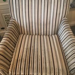Arm chair shabby  excellent condition.