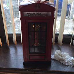 Collectable red phone box 18ins high by 8.5ins wide. Fully working. Lights up at the top when ringing(see pic). Few scratches from storage which can easily be touched up doesn’t affect it . Wall mountable