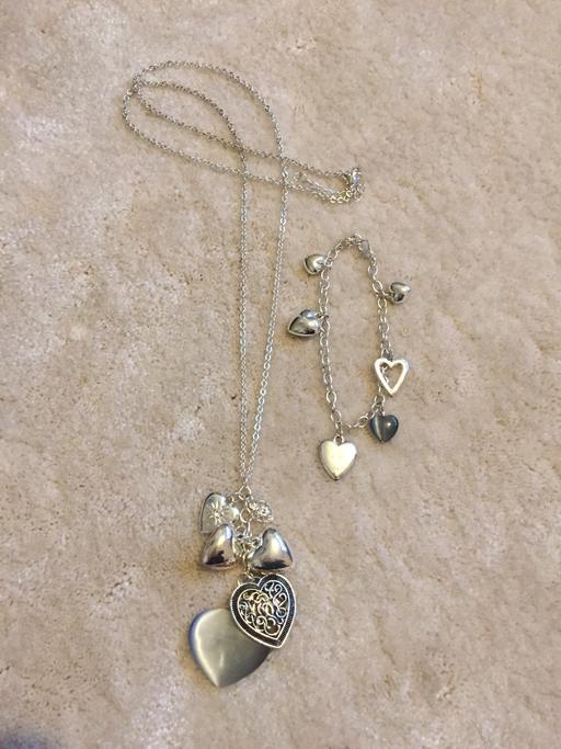 Buy & Sell Kent Medway - Kent - Photos for Heart necklace and bracelet set