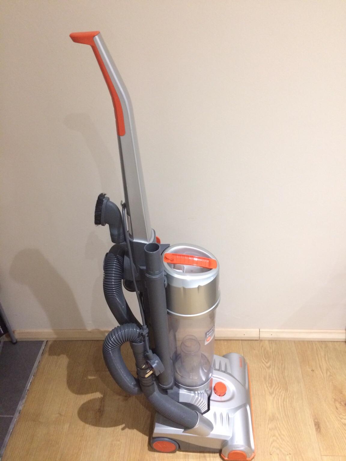 Vax Hoover in RM18 Tilbury for £20.00 for sale Shpock