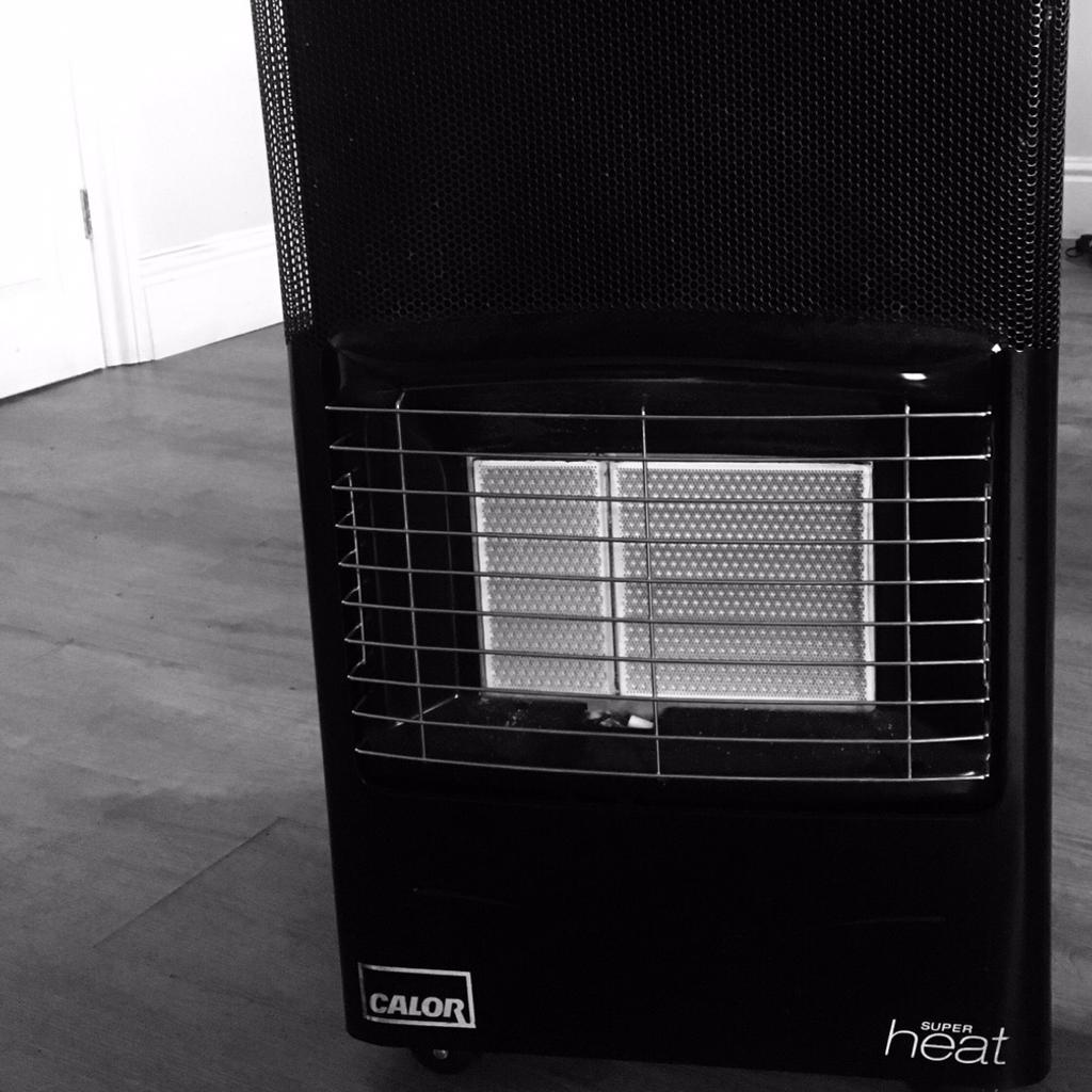CALOR SUPERHEAT MOBILE GAS HEATER &GAS BOTTLE in S65 Rotherham für £ 79