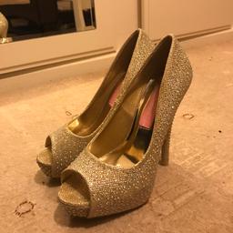 Women’s gold Diamanté court shoes in size 4, really good condition