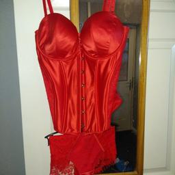 Never worn  £30 for the set
12-14 d-dd
Size 12 short