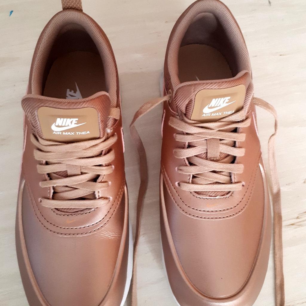 Rose gold nike airmax hotsell thea se