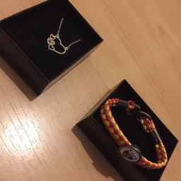 Galatasaray Armband sowie eine Herzkette.
Unbenutzt mit Verpackung. Preis verhandelbar.