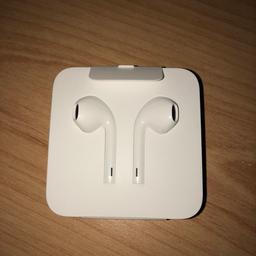 Verkaufe hier originalverpackte Apple In Ear Kopfhörer inklusive Adapter.
Versand ist möglich.