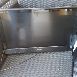 22 inch LCD digital colour TV with DVD player. No stand but wall bracket included. Remote comes with but back is missing. HDMI. All working. No time wasters please.