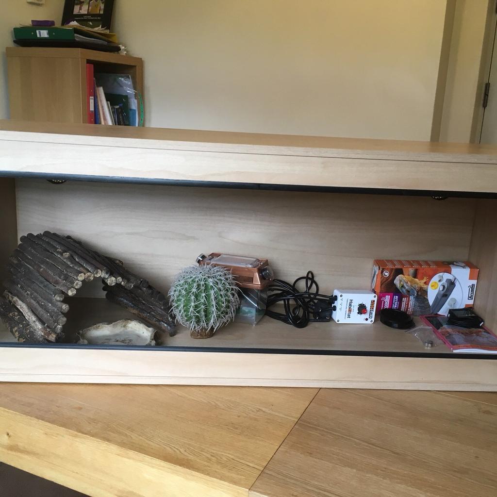 Full vivarium set up. Tank and extras in OX13 6JQ St. Helen Without für