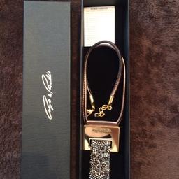 Brand new necklace with Swarovski elements.
Very elegant, comes with a nice box.
Made in Italy.