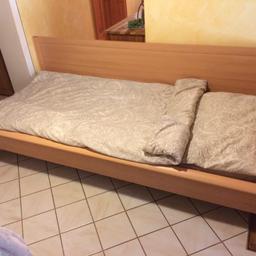 Bett ohne Lattenrost/Matratze 
Buche furniert 
L: 213, B: 103, H: 73
Liegefläche: 90x200

Leichte Gebrauchsspuren