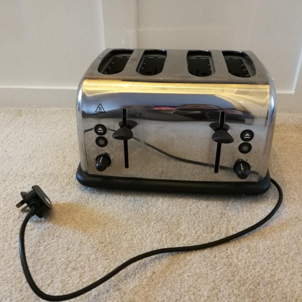 Russell Hobbs 4 Slice Toaster in WS4 Walsall für £ 12,00 zum Verkauf