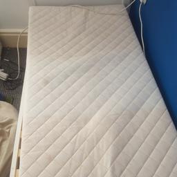 I have a white toddler bed and mattress, comes with changing table topper.

Only thing is i have lost screws for the sides to be put on. Can eaisly pick the screws cheap. Delivery or collection.