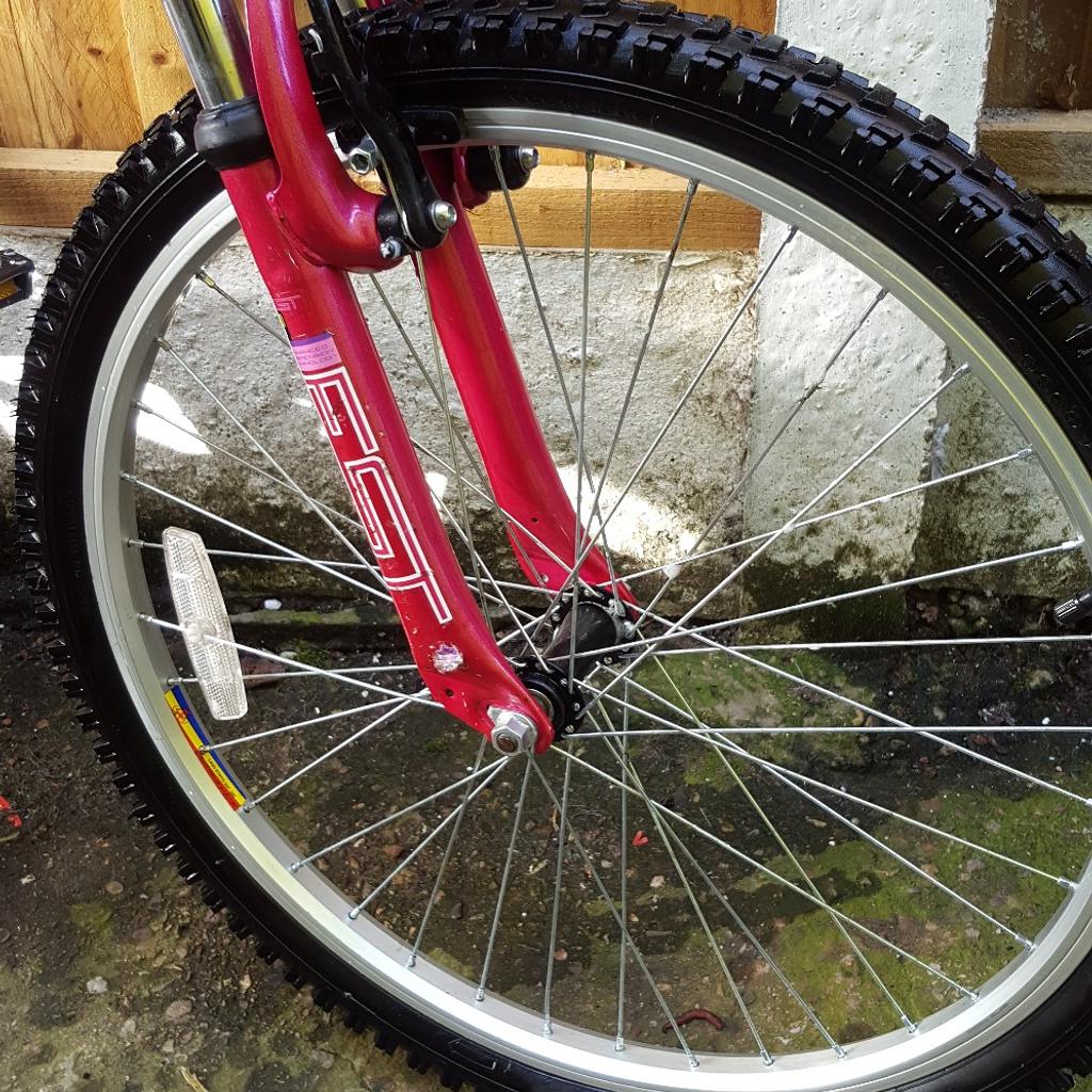 Girls Apollo fs24 pink mountain bike in Walsall for 20.00 for sale Shpock