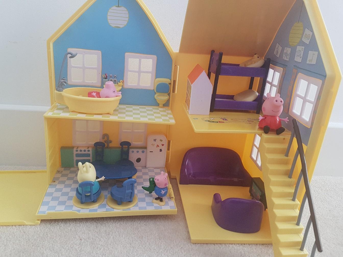 Peppa Pig deluxe house with furniture in SE9 Greenwich for £20.00 for ...