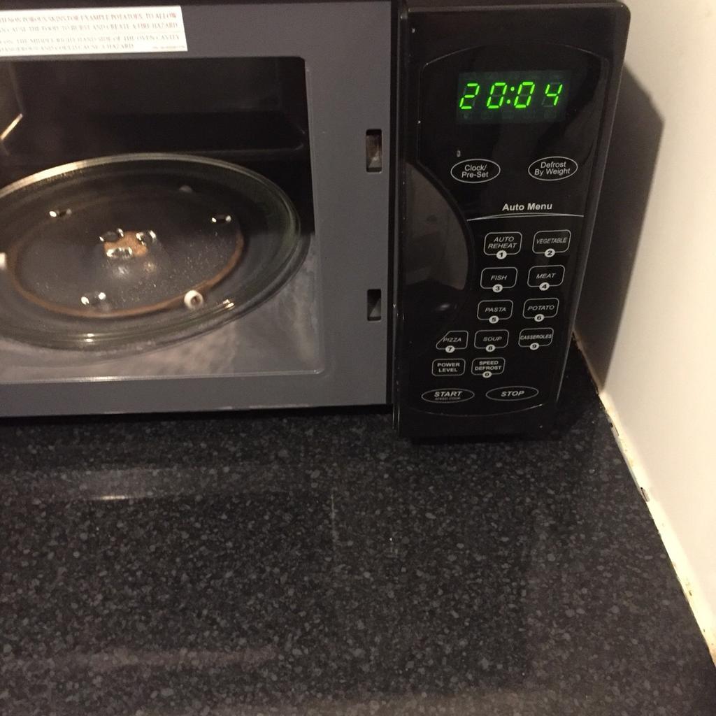 DeLonghi microwave in TS20Tees für £ 30,00 zum Verkauf Shpock AT