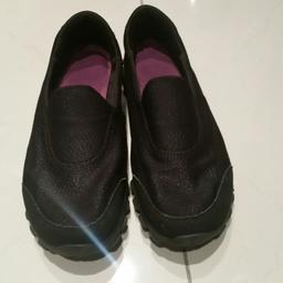 Size 5. Good condition. Black. Memory form