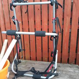 Fits on boot. Holds 3 bikes, excellent condition.