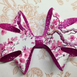 Large 4.25” cherry blossom bow, hand made to a high standard. For more bows and hair accessories you can find daisybowchic on Instagram or Facebook.