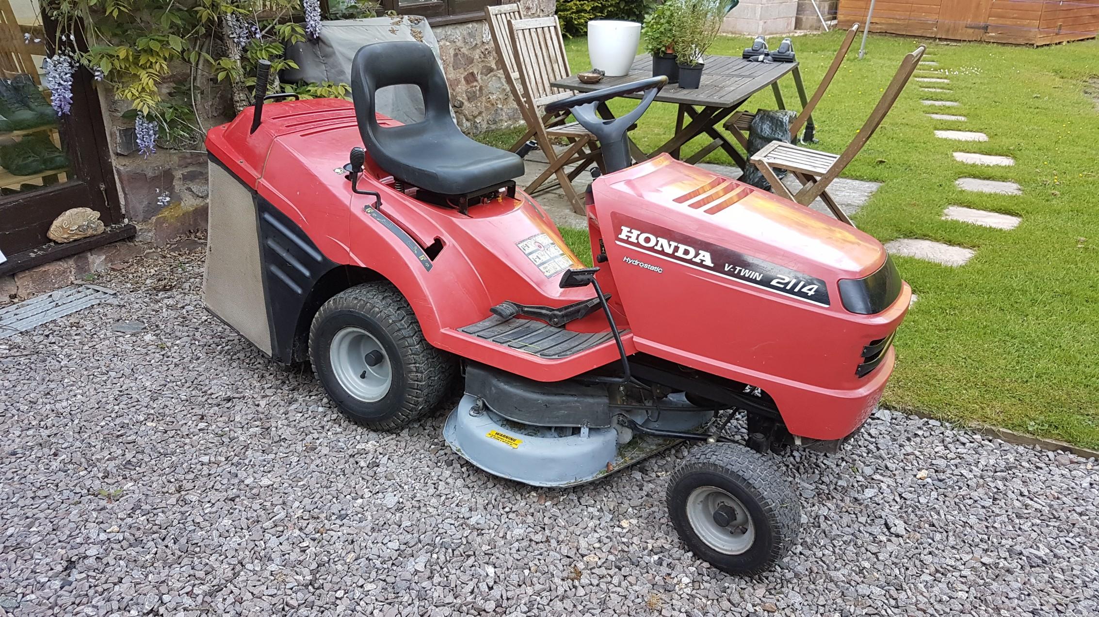 Honda 2114 v best sale twin ride on mower