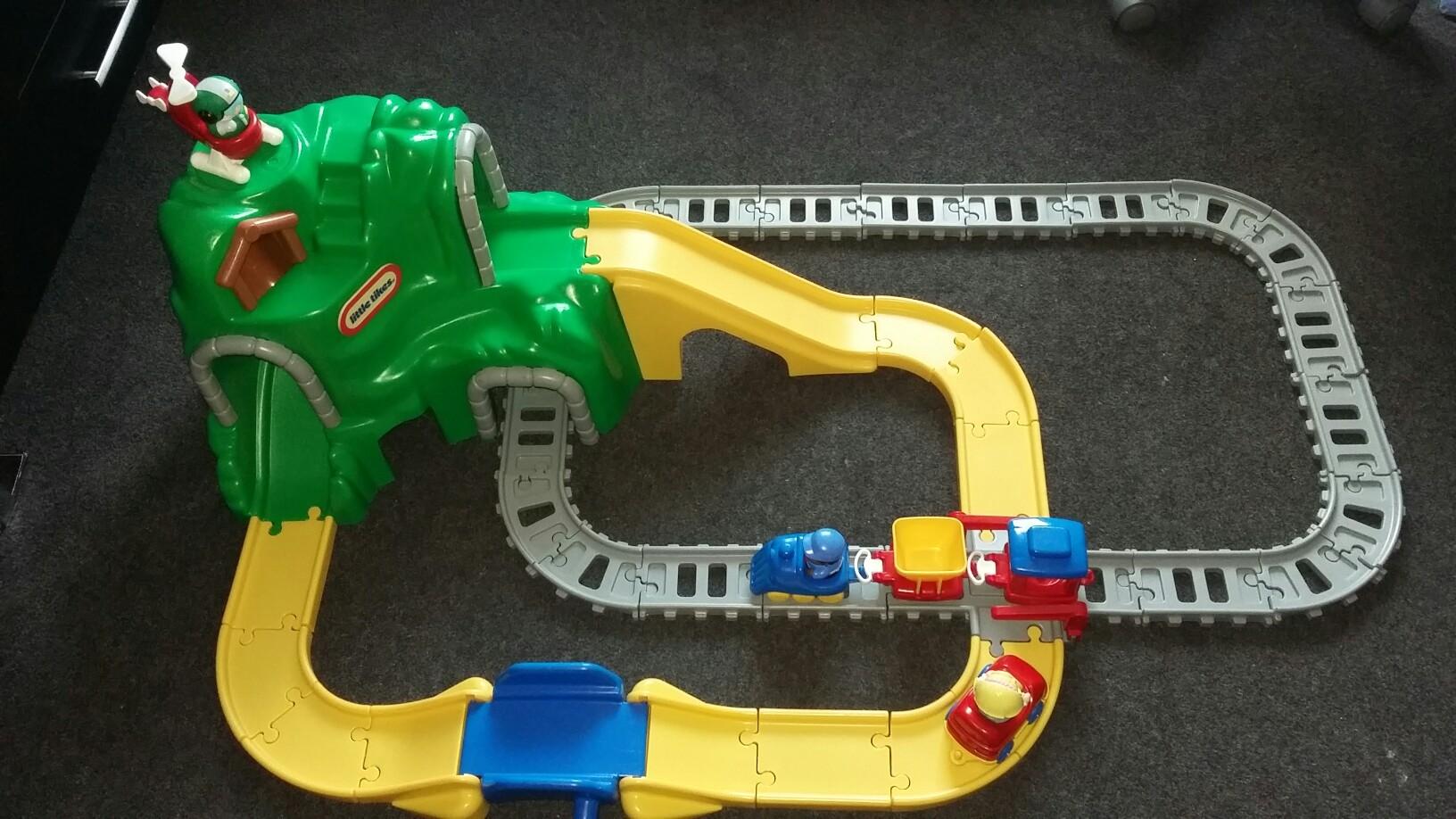 Little Tikes Train and road set in CO15 Tendring für £ 10,00 zum ...