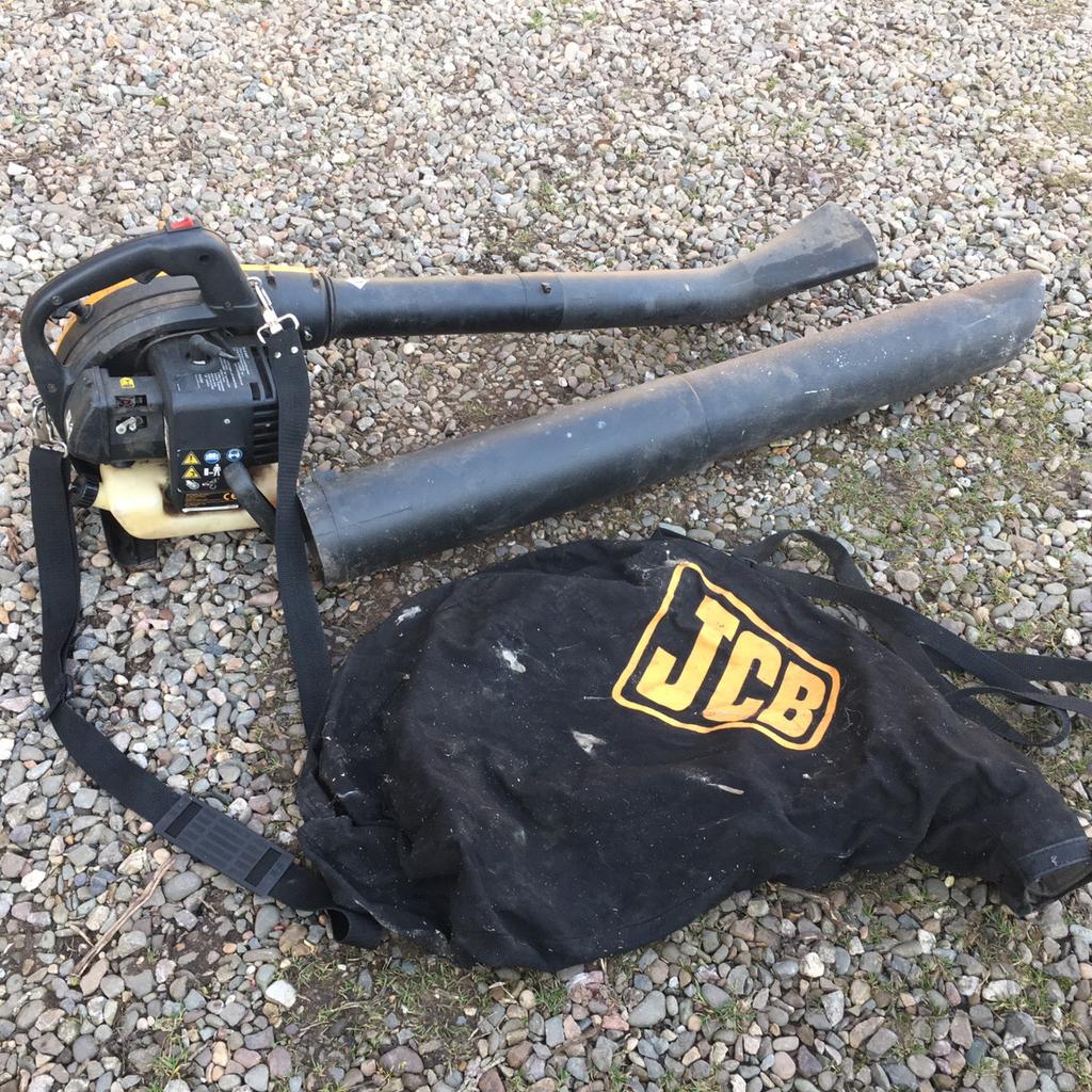 JCB 2 stroke petrol leaf blower, garden vac. in South Staffordshire für