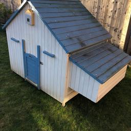 Chicken coop with Titan automatic opener
Good condition, will need pairing for winter again, I used Cuprinol as it’s a safer option.
Door removes for cleaning, dismantles for collection,