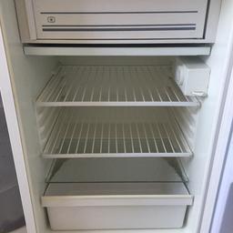 Kühlschrank funktioniert einwandfrei 
Türgriff ist kaputt 

Maße 
H 80cm
B 45 cm

Für Selbstabholer