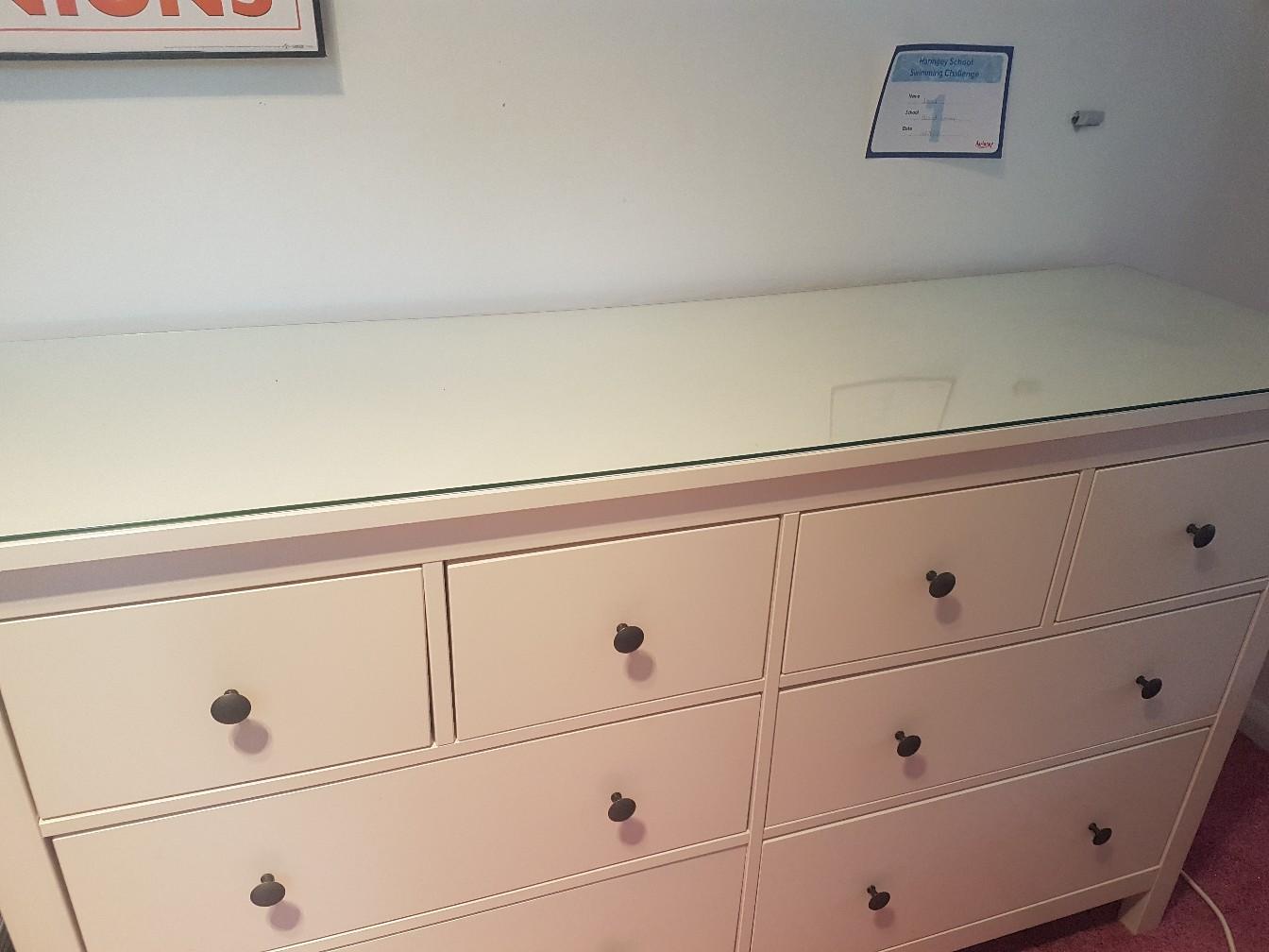hemnes drawers with glass top in N4 Islington für 140,00 £ zum Verkauf