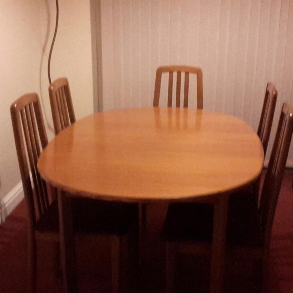 Extending dining room table and 5 chairs in DN3 Doncaster für 5,00