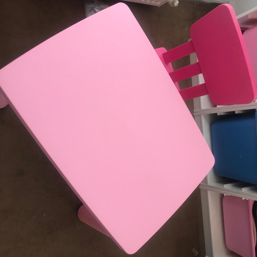 IKEA pink table and chair in WF8 Wakefield für £ 15,00 zum Verkauf