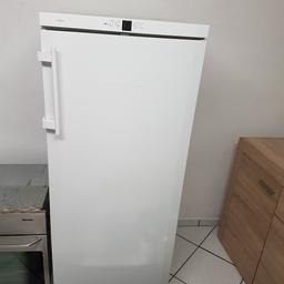 Verkaufe einen großen Kühlschrank von liebherr,sehr gut erhalten wegen neu Anschaffung günstig abzugeben.bei Fragen bitte melden