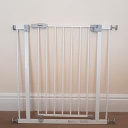 Hauck baby gate used for 3 months the odd tiny  mark but nothing really noticable 

Bargain £5 ono