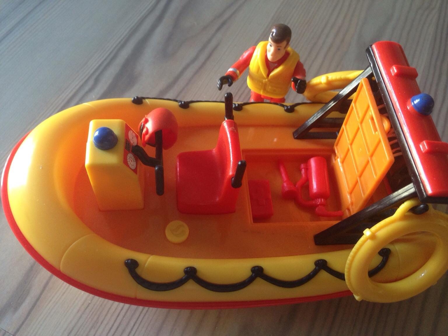 Simba 109252571 - Feuerwehrmann Sam - Neptun Boot mit Figur online bestellen | MÜLLER