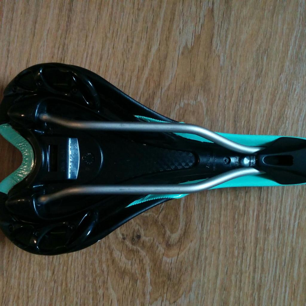 Fizik Aliante Delta Bianchi edition saddle in SW9 London for £50.00 for ...