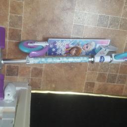 Kids frozen scooter brand new unused just come and collect it there's no room for it it's free