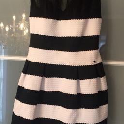 Neuwertiges schwarz-weißes Kleid von GUESS in Größe XS-S.
Fester Stoff, Tulpenrock.

Privat verkauft- keine Rücknahme , Umtausch, garantiere auf Originalität