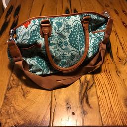 Back up for sale due to time wasters is this very stylish but practical nappy bag. It’s so spacious inside and is in the Donna Wilson fox print. Also inside is the matching changing mat. Sorry I can’t post it’s collection only.