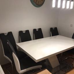 In Gymnich!!
Weiss Hochglanz Esszimmer Tisch mit 6 Stühlen von Möbel Hausmann
Alles schon abgebaut und Abholbereit