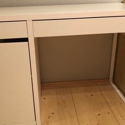 Schreibtisch Micke von IKEA. 
Der Schreibtisch sieht aus wie neu und hat keinerlei Gebrauchsspuren, da er erst 3 Monate alt ist. 
Preisvorschläge sind erwünscht :-)