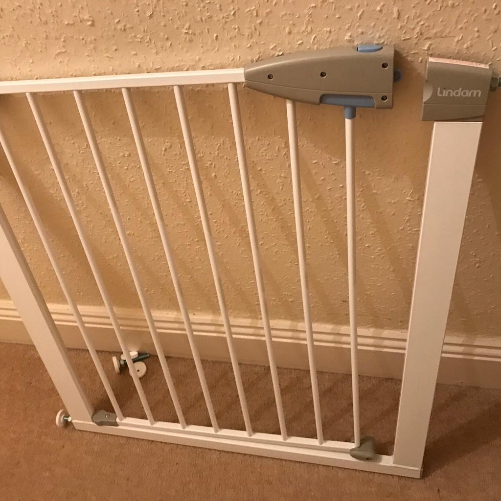 Lindam pressure baby gate in TS12 Skelton für £ 10,00 zum Verkauf