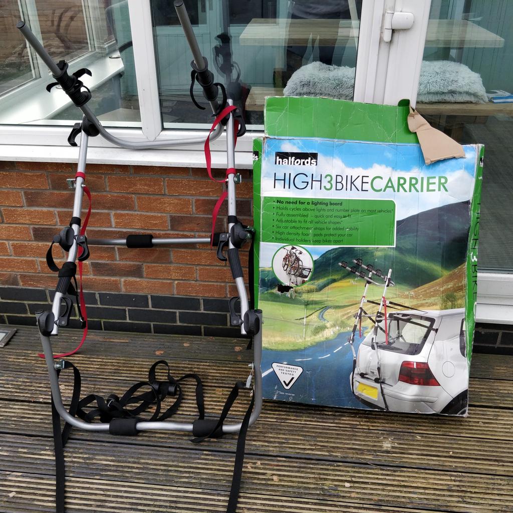Halfords 3 bike carrier rack in High Peak for £20.00 for sale Shpock