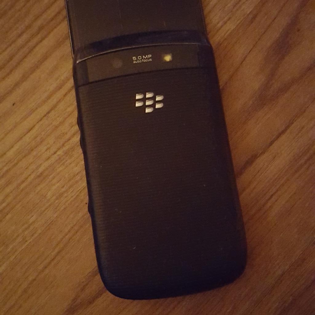 BlackBerry torch Mobile phone 9800 spares and repairs phone is in good cosmetic condition and does turn on but says something about a chip that somehow u have to have the original chip that came with the phone which I don't get. Ideal if someone knows about phones can post if postage covered